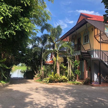 Ruen Thai Ban Rim Nam كامفاينغ فيت المظهر الخارجي الصورة