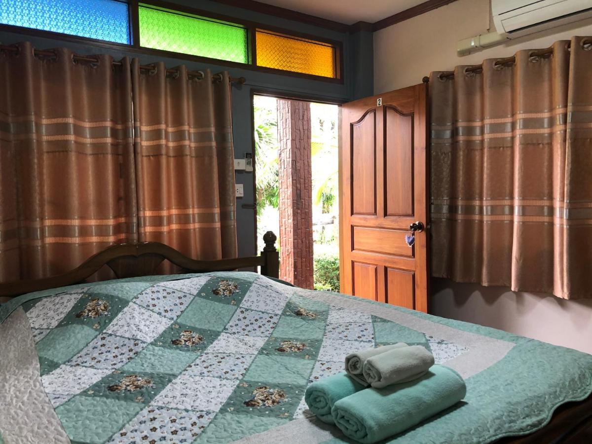 Ruen Thai Ban Rim Nam كامفاينغ فيت المظهر الخارجي الصورة