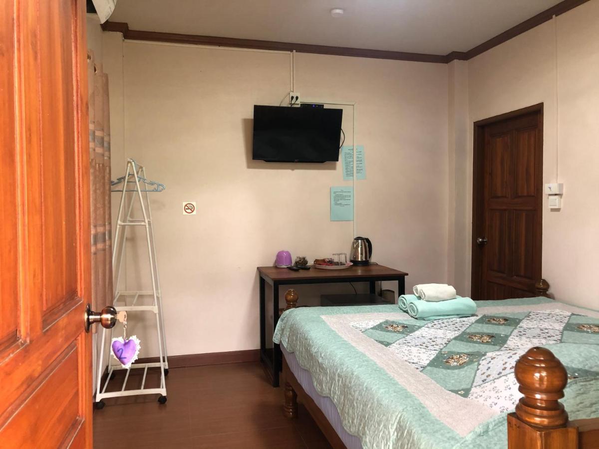 Ruen Thai Ban Rim Nam كامفاينغ فيت المظهر الخارجي الصورة