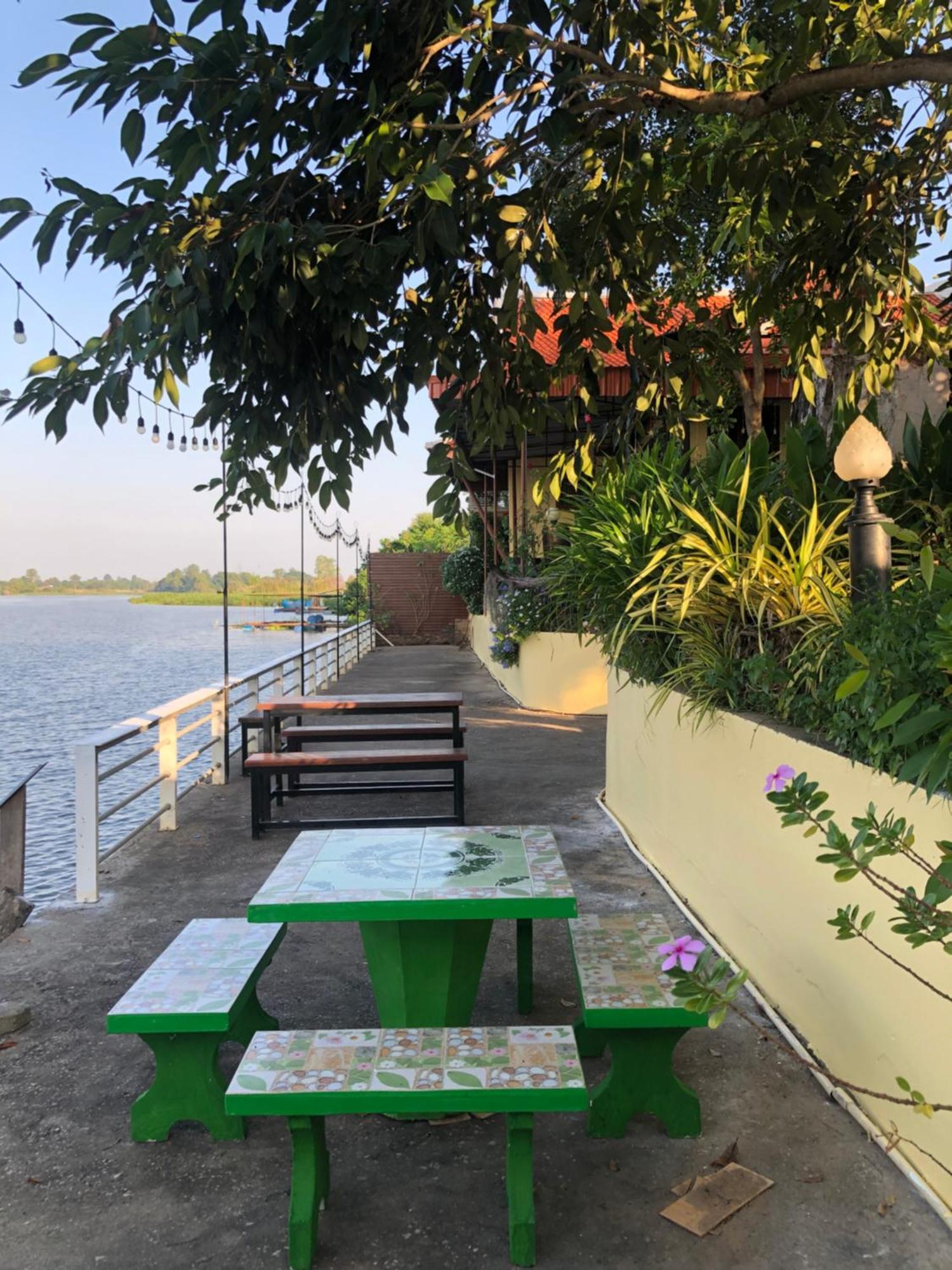Ruen Thai Ban Rim Nam كامفاينغ فيت المظهر الخارجي الصورة