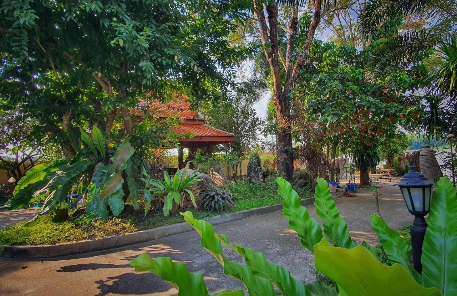 Ruen Thai Ban Rim Nam كامفاينغ فيت المظهر الخارجي الصورة