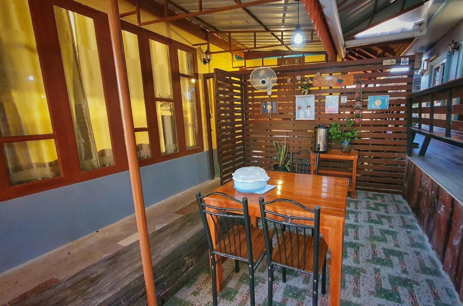 Ruen Thai Ban Rim Nam كامفاينغ فيت المظهر الخارجي الصورة