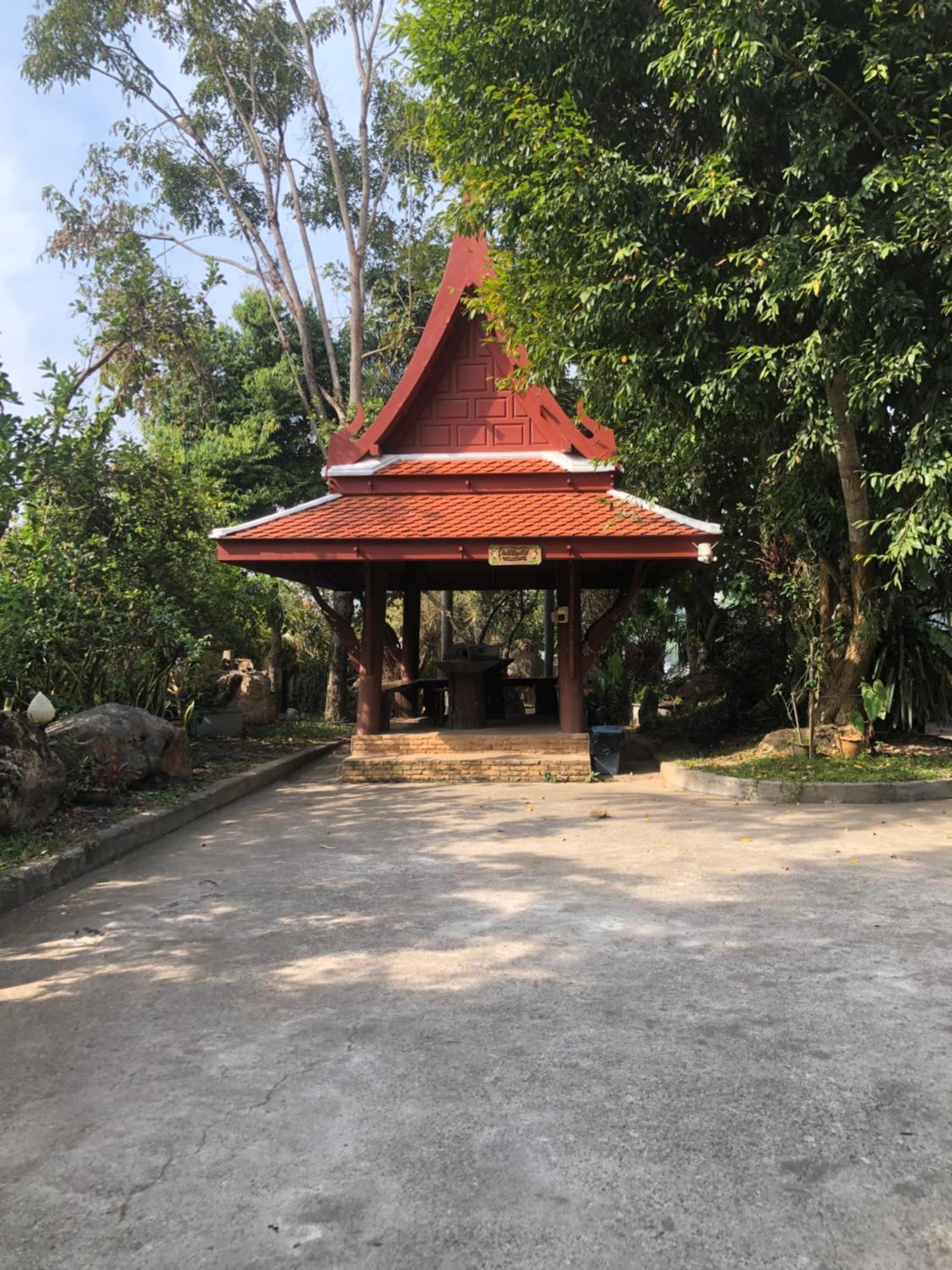 Ruen Thai Ban Rim Nam كامفاينغ فيت المظهر الخارجي الصورة