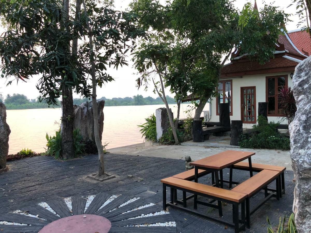 Ruen Thai Ban Rim Nam كامفاينغ فيت المظهر الخارجي الصورة