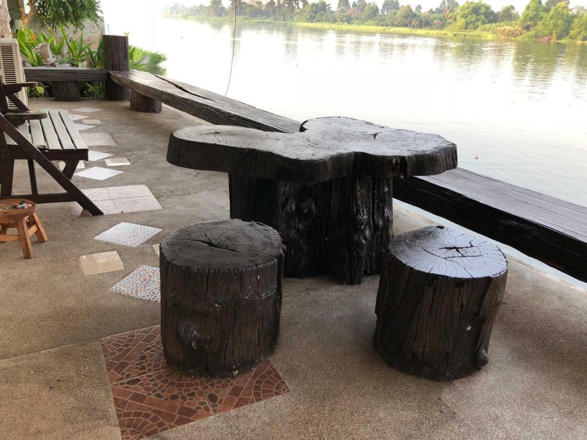 Ruen Thai Ban Rim Nam كامفاينغ فيت المظهر الخارجي الصورة