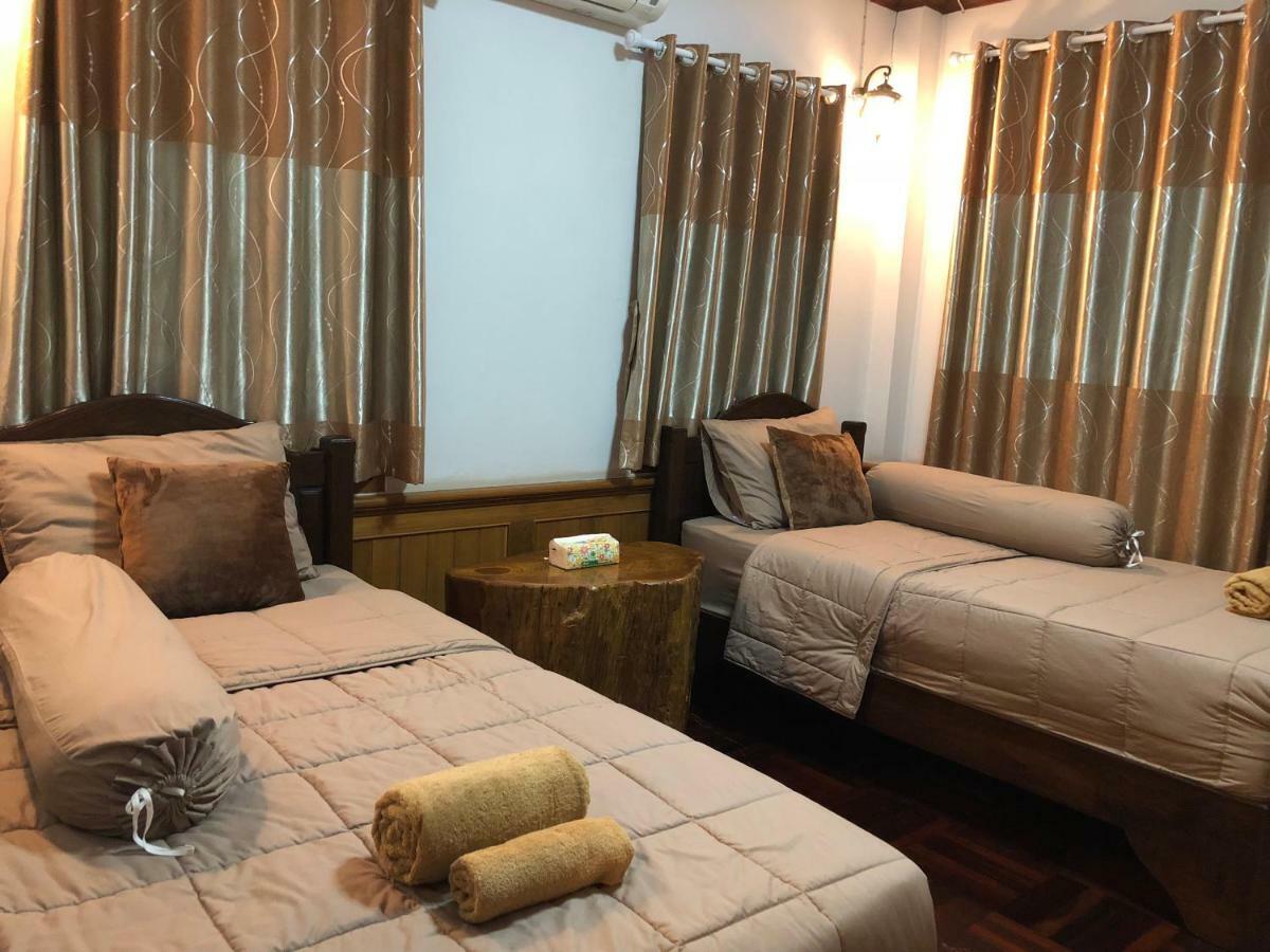 Ruen Thai Ban Rim Nam كامفاينغ فيت المظهر الخارجي الصورة