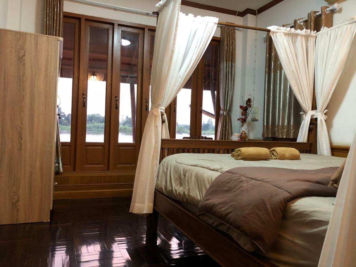 Ruen Thai Ban Rim Nam كامفاينغ فيت المظهر الخارجي الصورة