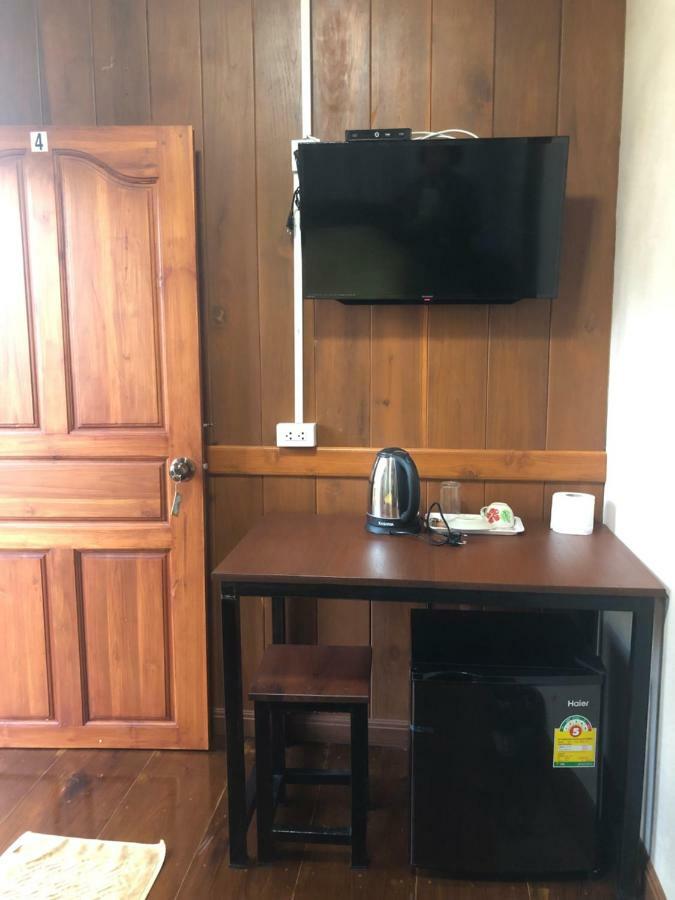 Ruen Thai Ban Rim Nam كامفاينغ فيت المظهر الخارجي الصورة